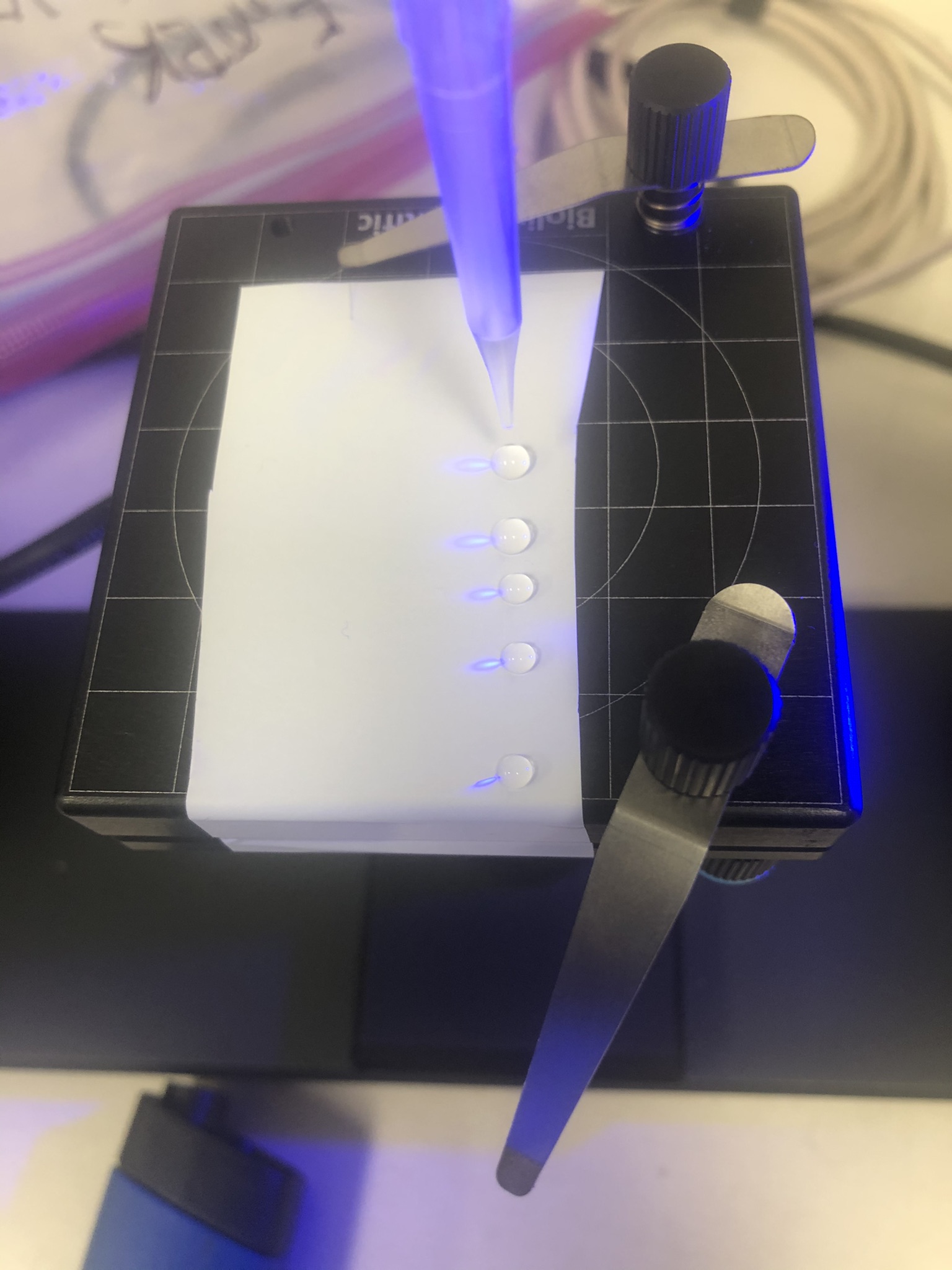 "Electrolyte wetting droplets from HTS assay"